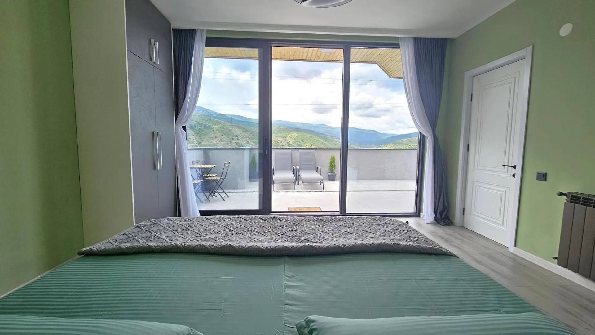 The Passenger Rooms Apartmentの連絡先